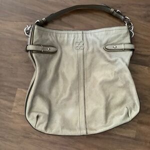Coach shoulder bag in rich beige leather